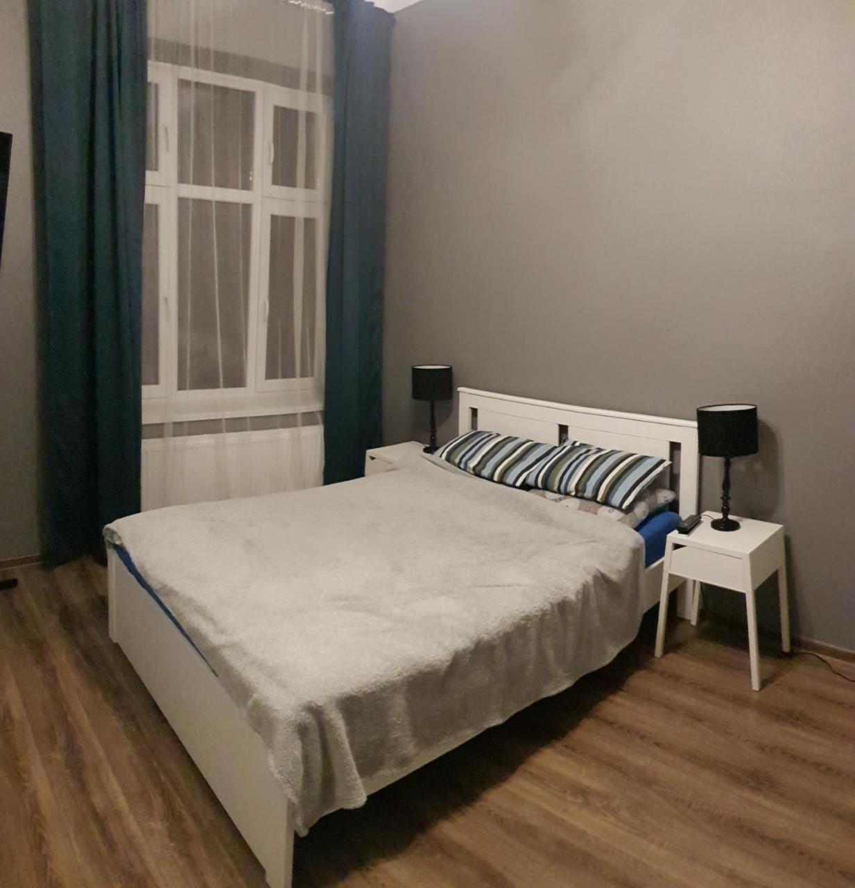 Rowna Apartment *